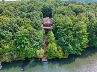 807 Paddle Ct, Hawley, PA 18428