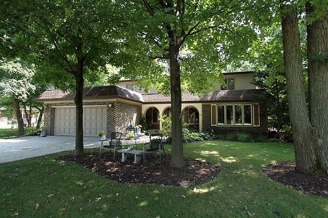 1st image of 235 Montclare Ln
