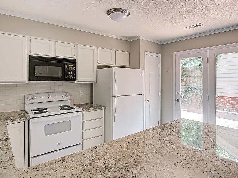 4639 Lawndale Dr — Photo 20