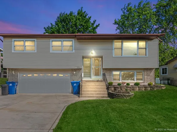 8826 Willow Rd, Hickory Hills, IL 60457