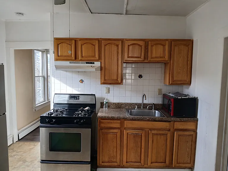 139 N Clinton St #2 — Photo 9