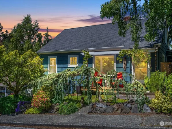 4452 SW Kenyon Place, Seattle, WA 98136