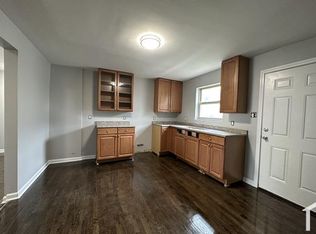 110 W 68th St #1W, Chicago, IL 60621