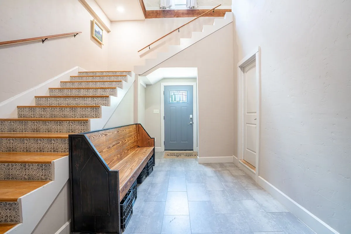 4 bed, 2.5 bath, 3200 sqft, $2,700 — Photo 1