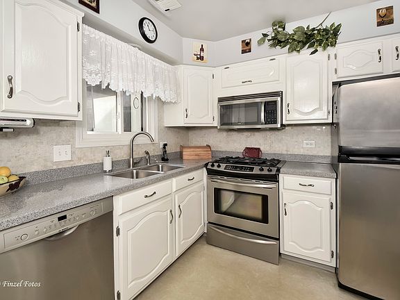 3rd image of 1015 Cottonwood Ct #2A