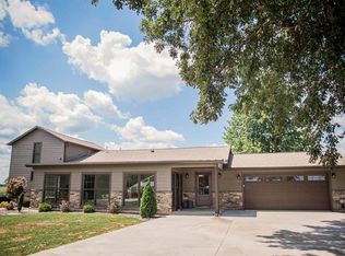 1737 N 2250th Pl, Mendon, IL 62351