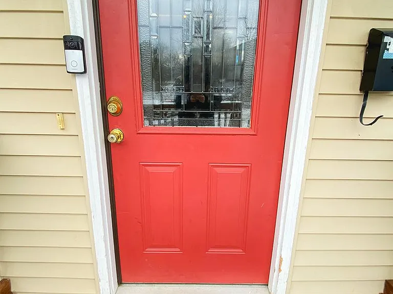 209 Robert Dr — Photo 4