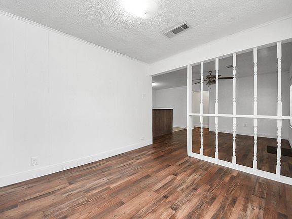 5th image of 132 Hoffman St