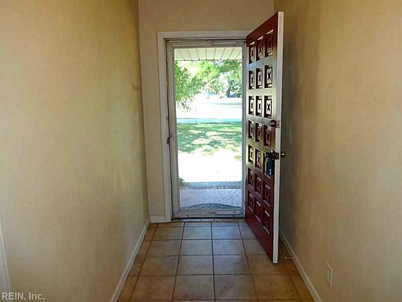 3rd image of 913 Lindale Dr