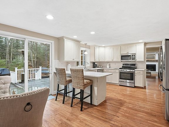 4th image of 11 Perley Ln