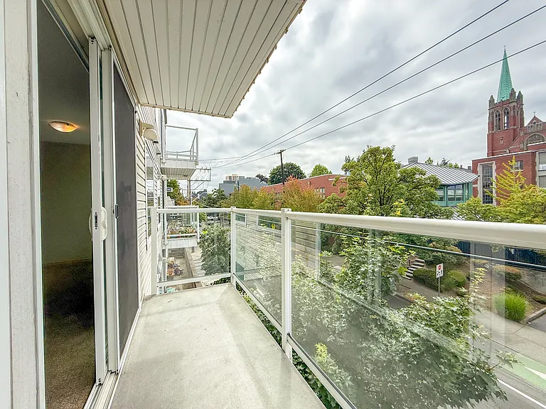 5200 Roosevelt Way NE #302 — Photo 13