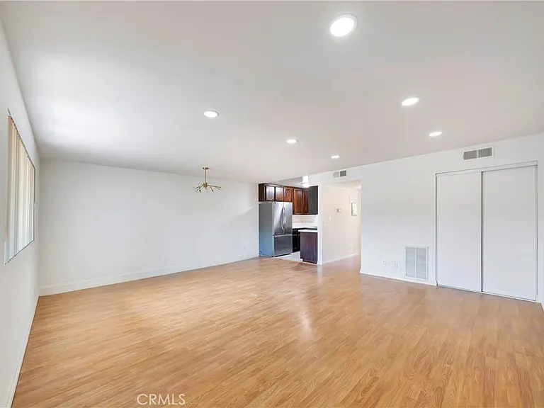 1614 E Chevy Chase Dr #2 — Photo 4