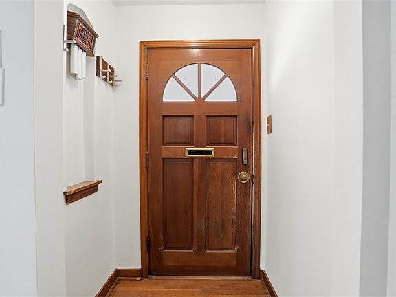 2nd image of 127 Amelia St