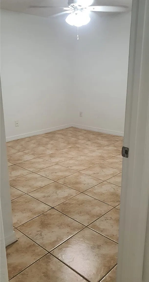 3 bed, 2.0 bath, 1623 sqft, $2,000 — Photo 3
