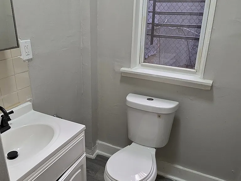 1722 N Monroe St — Photo 3