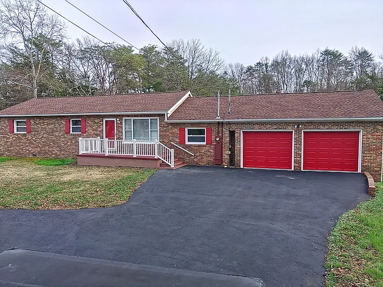 1124 Whites Mill Rd — Photo 2
