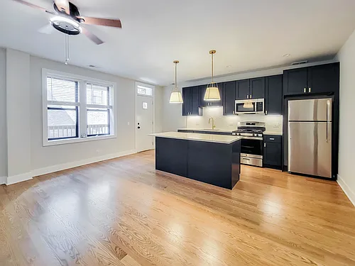 2032.5 W Montrose Ave #2B Photo 1