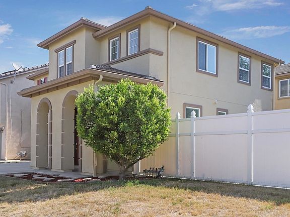 2nd image of 2458 Montebello Way
