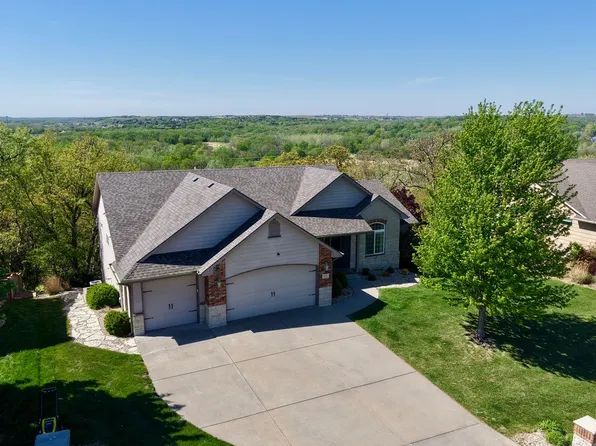 213 Fourwinds Ct, Manhattan, KS 66503