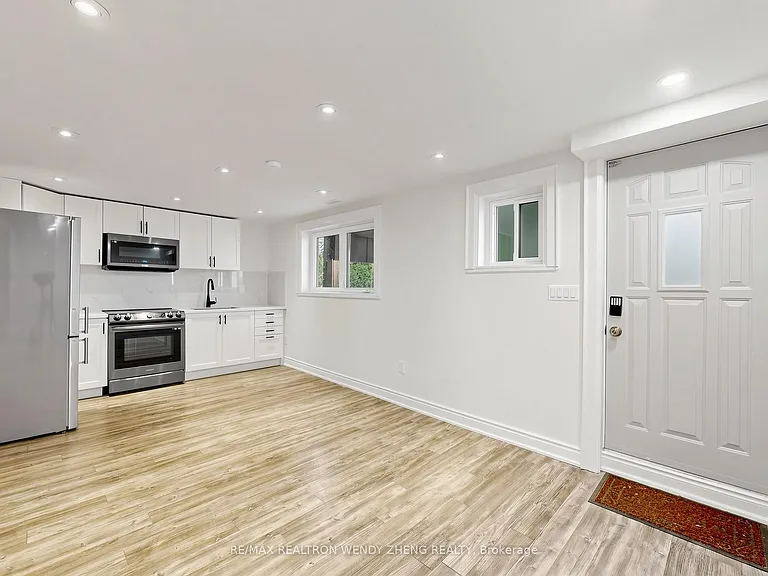 18 King Richard Ct #LOWER — Photo 6