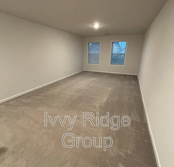 4867 Tacoma Dr — Photo 9
