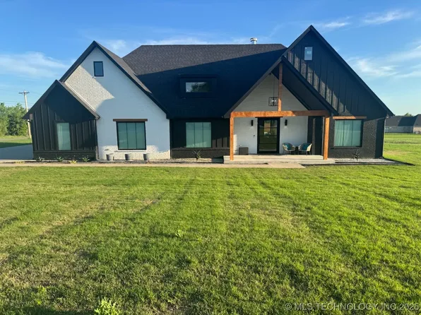 1583 E Clara Ct, Fort Gibson, OK 74434