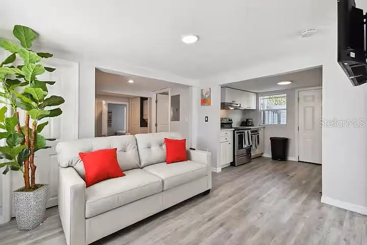 2 bed, 2.0 bath, 800 sqft, $2,250 — Photo 2