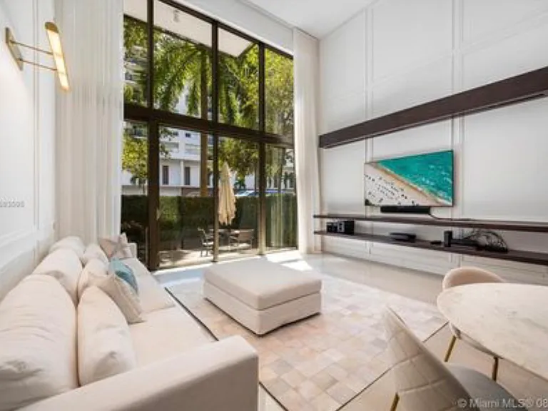 6000 Collins Ave #117 — Photo 2