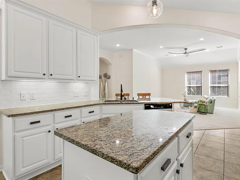 35 E Wolf Cabin Cir — Photo 14