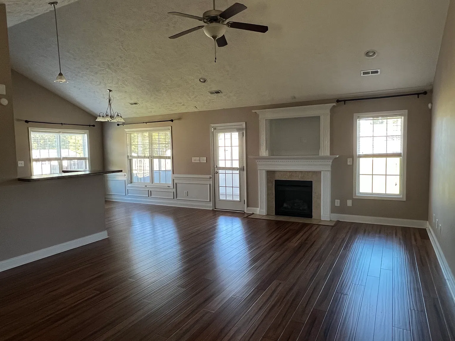 3 bed, 1802 sqft, $1,900 — Photo 4