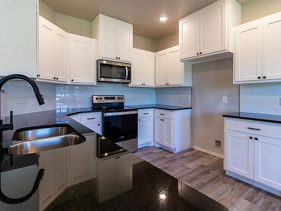 3rd image of 8816 N Shartel Ave