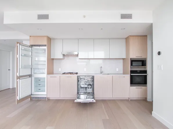 3331 No 3 Rd #1502, Richmond, BC V6X 2B6