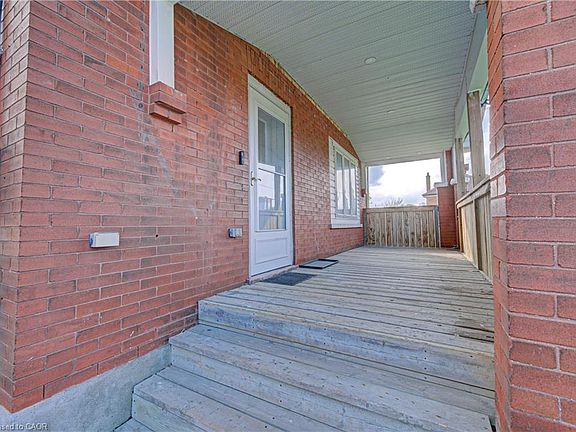4th image of 281 Courtland Ave E
