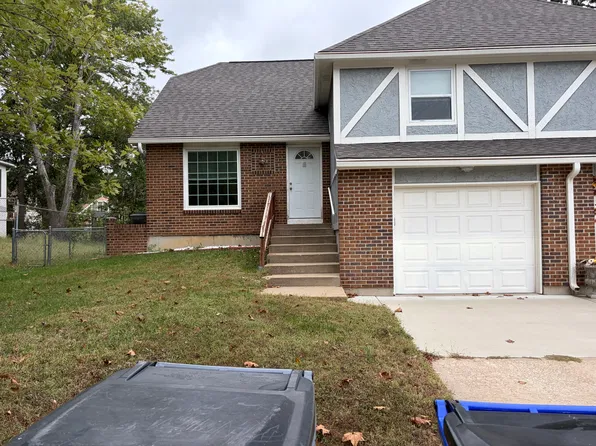 1454 E Willow Dr, Olathe, KS 66062