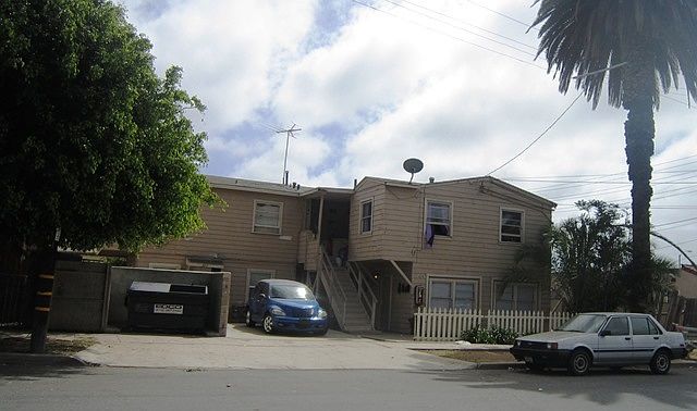 1st image of 840 E 5th St