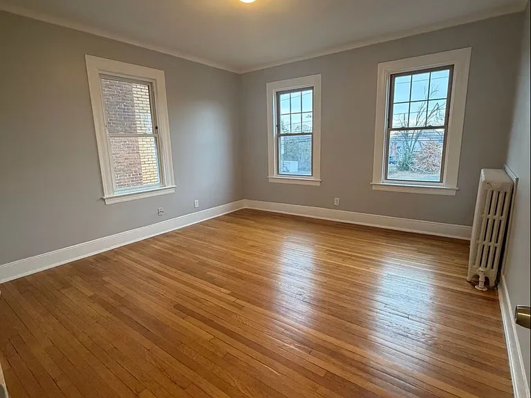 276 Park Rd — Photo 3