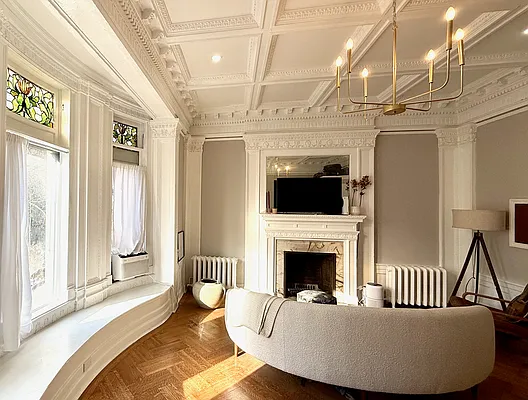 Rented by Mae Equities | media 2