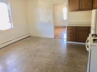 39 Bourne St APT 3R, Bristol, RI 02809