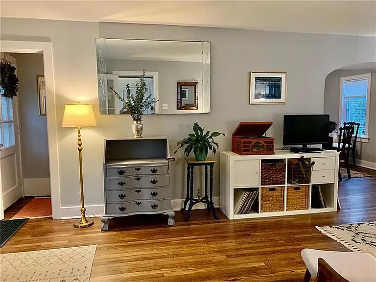 2523 Plainview Ave — Photo 6