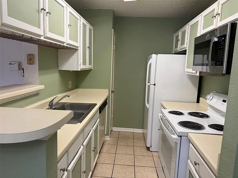 2121 Hepburn St #1102 — Photo 9