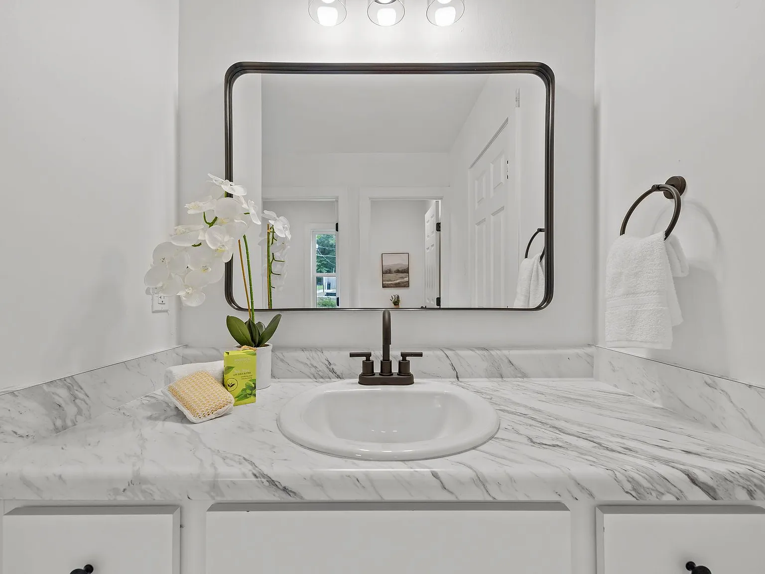 3 bed, 2.0 bath, 1456 sqft, $1,364 — Photo 4