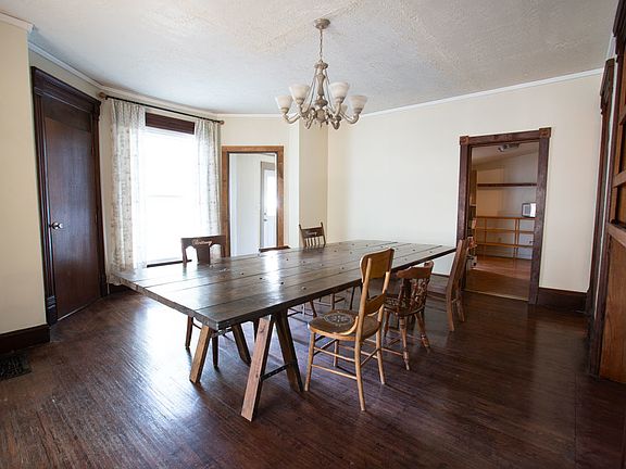3rd image of 469 Elmwood Ct