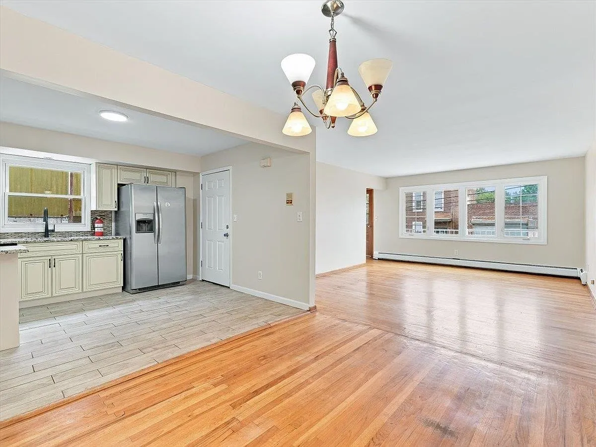 4 bed, 2.5 bath, 1800 sqft, $3,800 — Photo 2