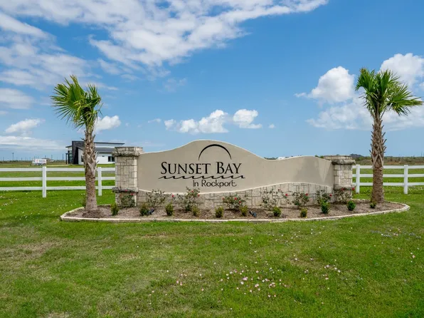 205 Trout Side Way, Rockport, TX 78382