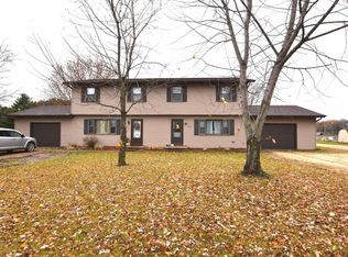 913A/B-915A/B Division St, Mauston, WI 53948