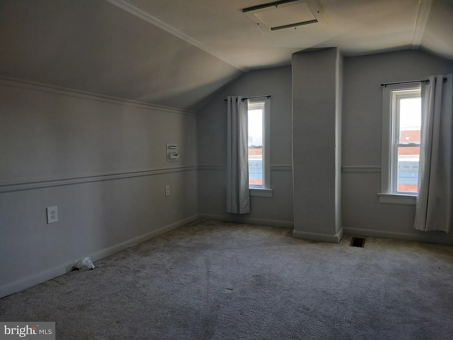 3 bed, 2.0 bath, 1412 sqft, $2,000 — Photo 3