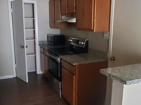 3rd image of 308 Bentwood Dr