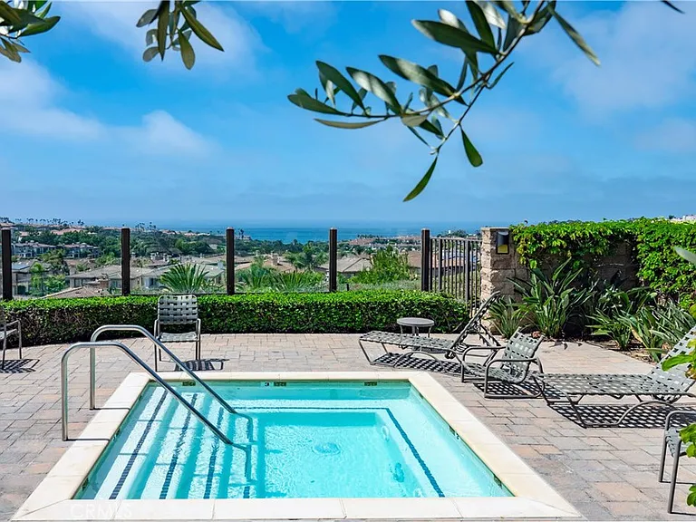 10 Corniche Dr #E — Photo 2