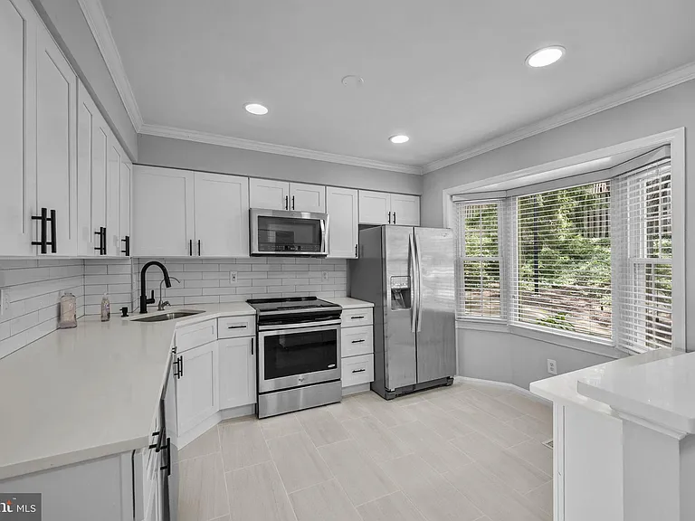 2035 S Glebe Rd — Photo 5