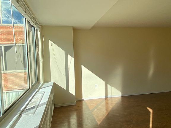 5th image of 1121 Arlington Blvd #702